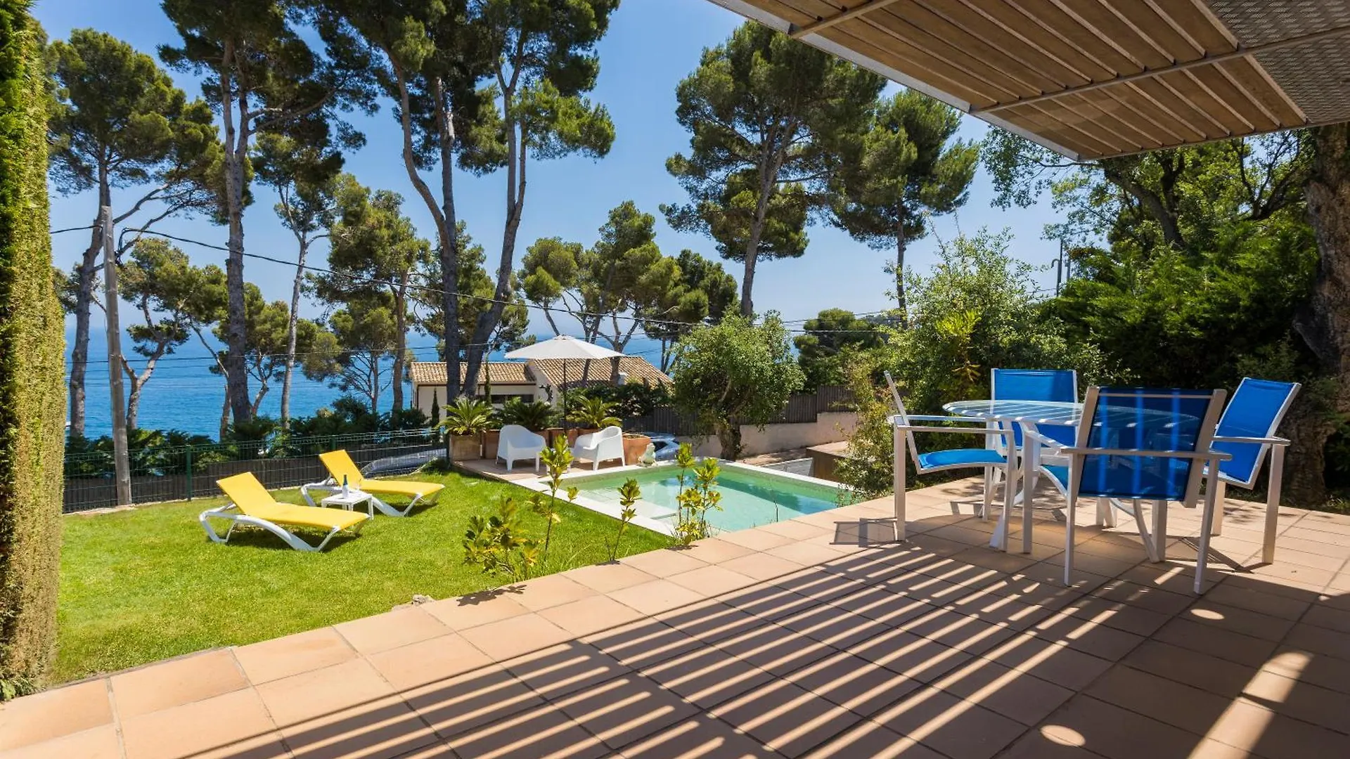 Family Beachfront Villas With Private Pool 卡莱利亚德帕拉弗鲁赫尔