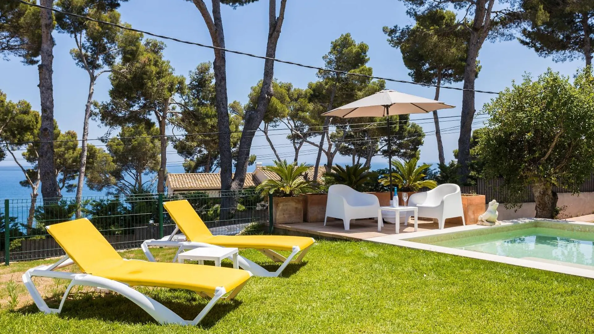 Family Beachfront Villas With Private Pool 卡莱利亚德帕拉弗鲁赫尔