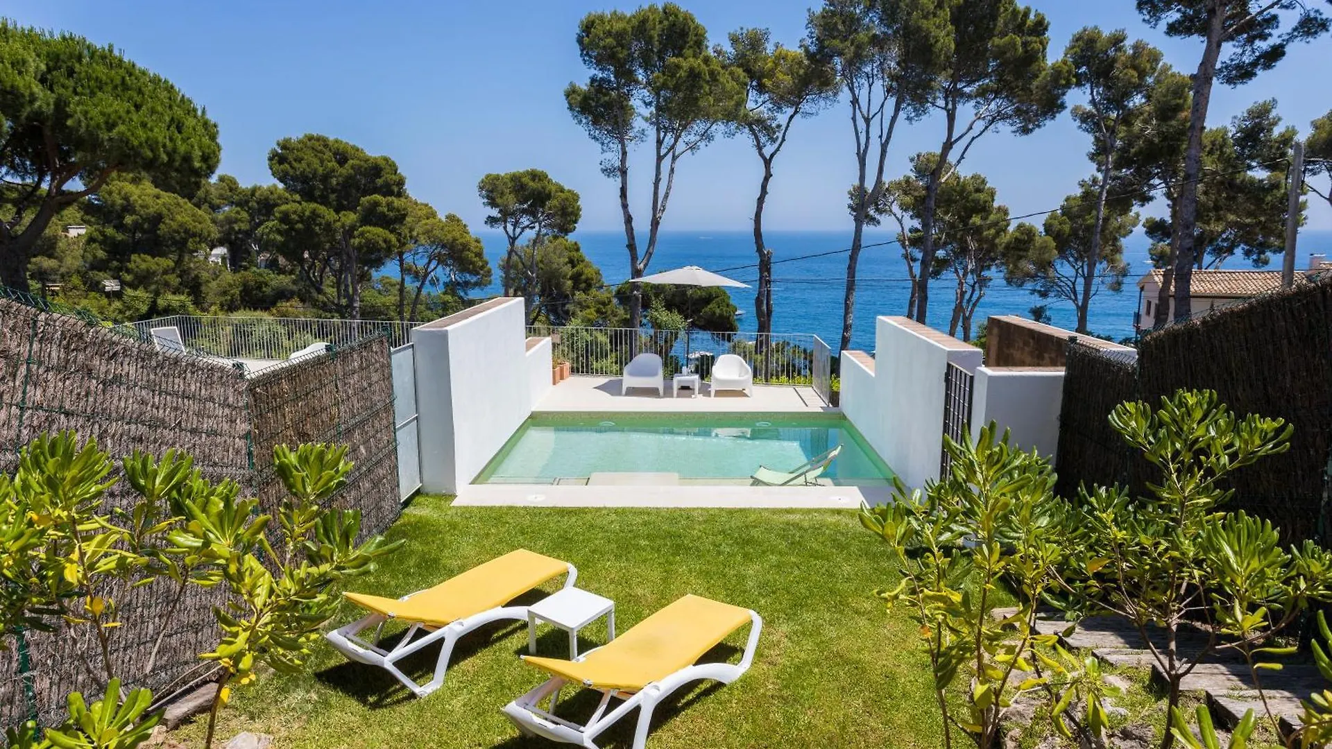 Family Beachfront Villas With Private Pool 卡莱利亚德帕拉弗鲁赫尔